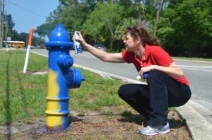 Laura Shanley preparing the way for her Indian Trails Middle School art students. Click on the image for larger view. (© FlaglerLive)