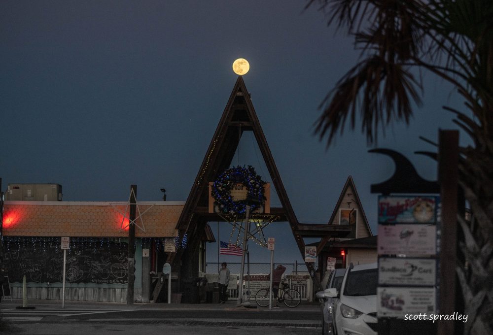 scott spradley moon over pier