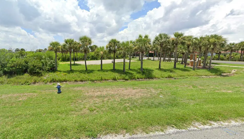 The 2.5 acres at the corner of San Carlos Drive and A1A are set to be turned into a strip mall consisting of a restaurant and seven shops, with no entry point off of A1A. (Google)