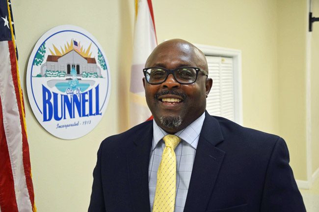 Bunnell Signs Manager Alvin Jackson, Who Makes a Point of Not Holding ...