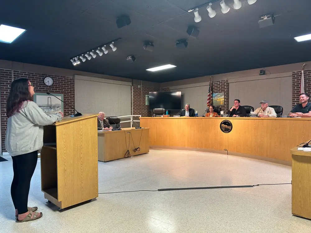 Alyson Spradley addressing the City Commission at Tuesday's special meeting. (© FlaglerLive)