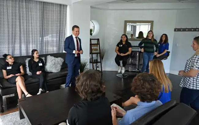 Aronberg talking with Young Tigers, the club's corps of high school and college students on their way to being full-fledged members. (© FlaglerLive)