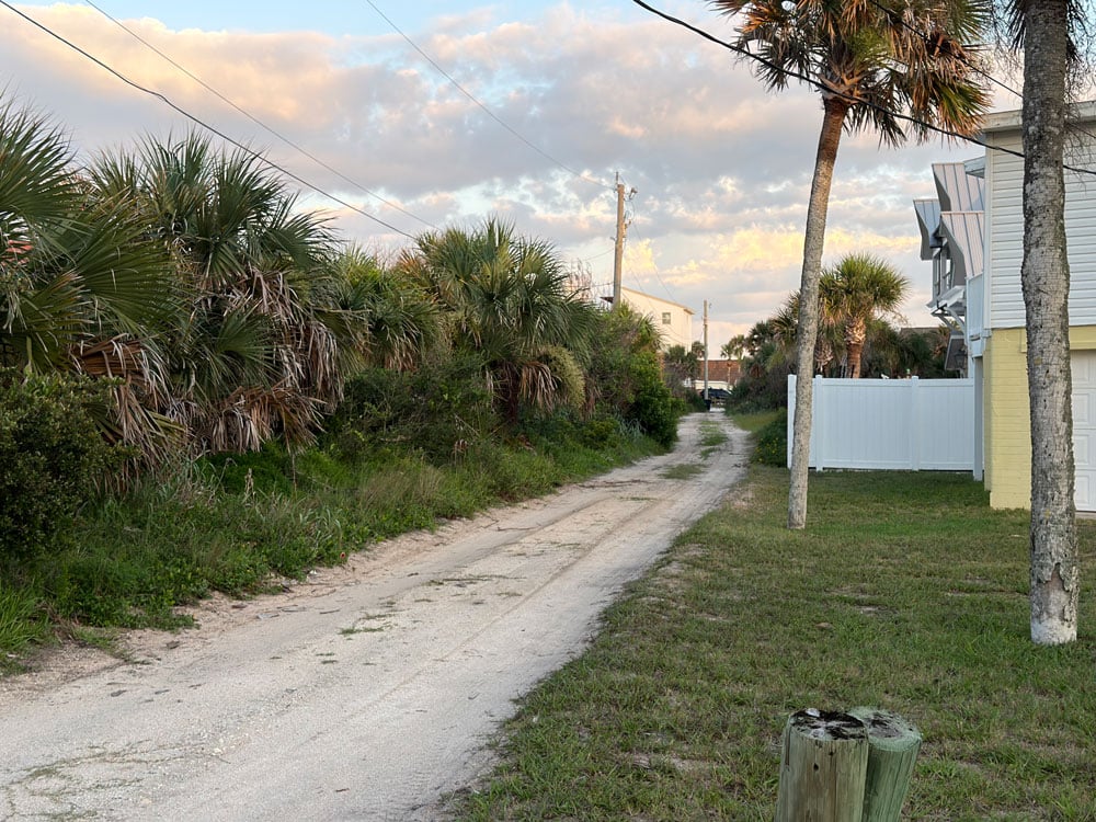The back alley from South 17th to South 18th Street, behind the planned vacation rental building on a lot facing the ocean in Flagler Beach. Concerns about traffic on the back alley and other issues have caused repeated delays for the plans. (© FlaglerLive)