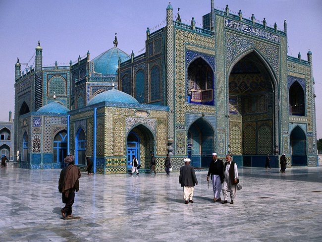 From Enlightenment to fanaticism: Mazar-i-Sharif's Blue Mosque, origin of Friday's massacre. (© Arslan Zahid)