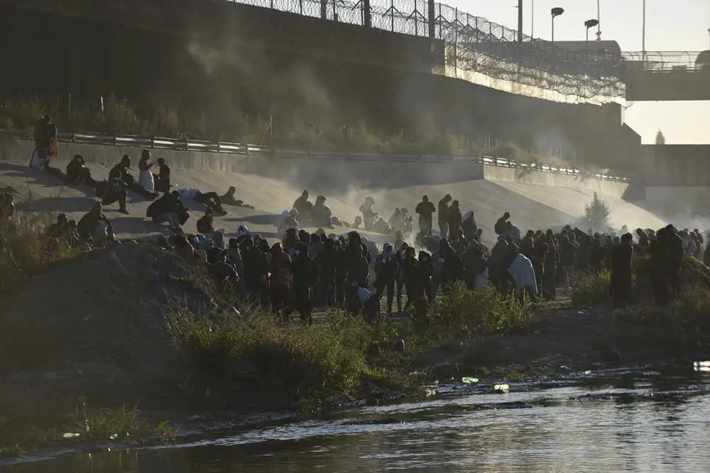 Hundreds of asylum-seekers gather on the banks of the Rio Grande to enter the U.S. on Dec. 12, 2022. (Jose Zamora/Anadolu Agency via Getty Images)