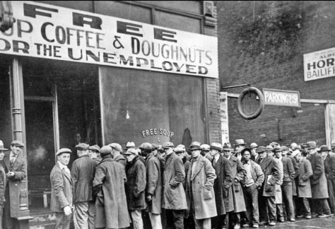 Men queueing up in a ‘breadline’ to receive free food in Chicago, 1931. Wikimedia Commons