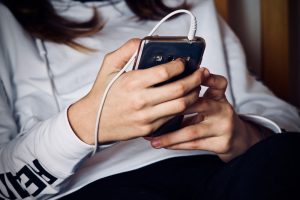 Teenagers have phones glued to their hands… but often don’t answer when you call. (Wikimedia Commons)