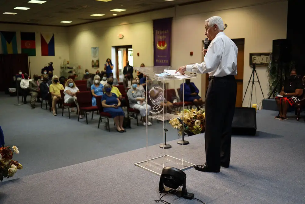 Charlie Crist at a speaking engagement in late August. (Facebook)