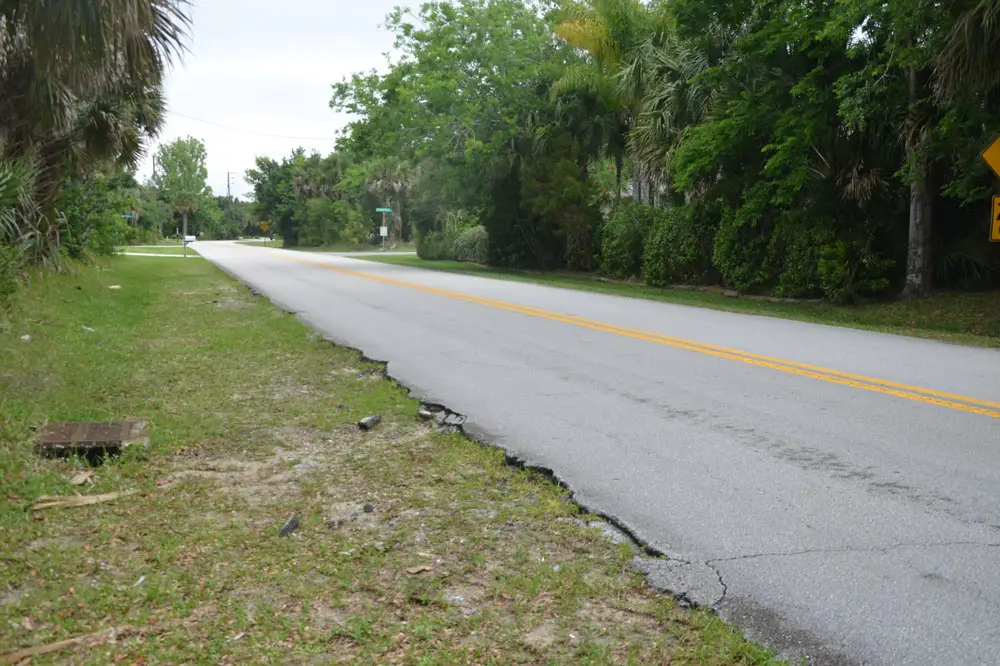 Cimmaron Drive in the old part of Palm Coast is fraying at the edges. (© FlaglerLive)