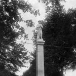 The Confederate monument in Munn Park in Lakeland in a 1915 photo. (Florida Memory)