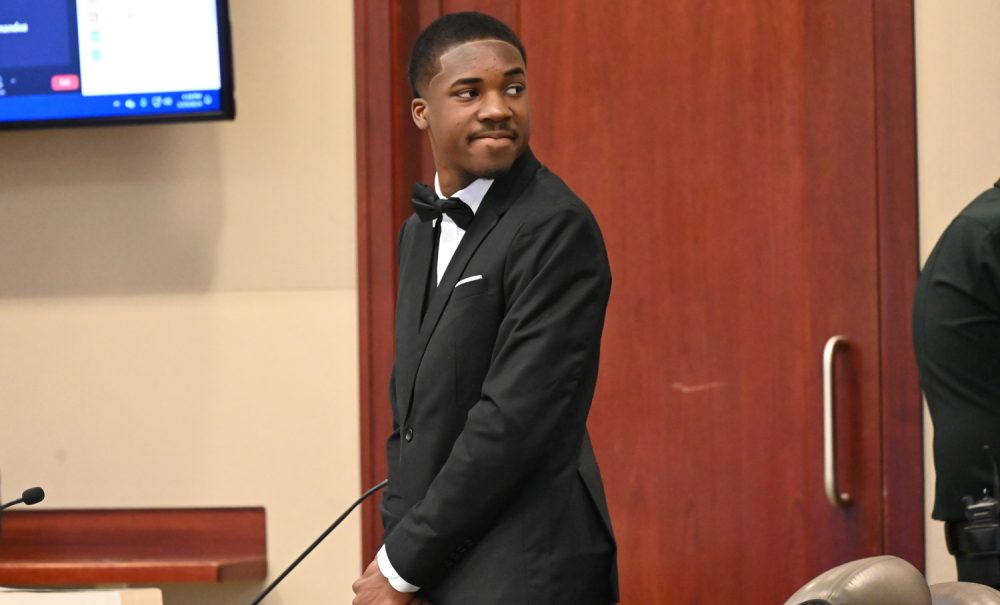 Da'Mari Barnes, moments after his sentencing, catches a glimpse of his family a few feet behind him. (© FlaglerLive)