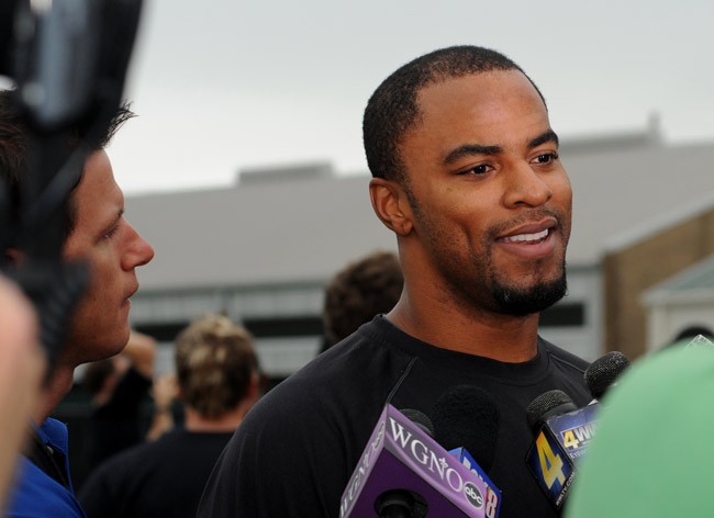 Darren Sharper at a New Orleans Saints practice in 2011. (Wikimedia Commons)