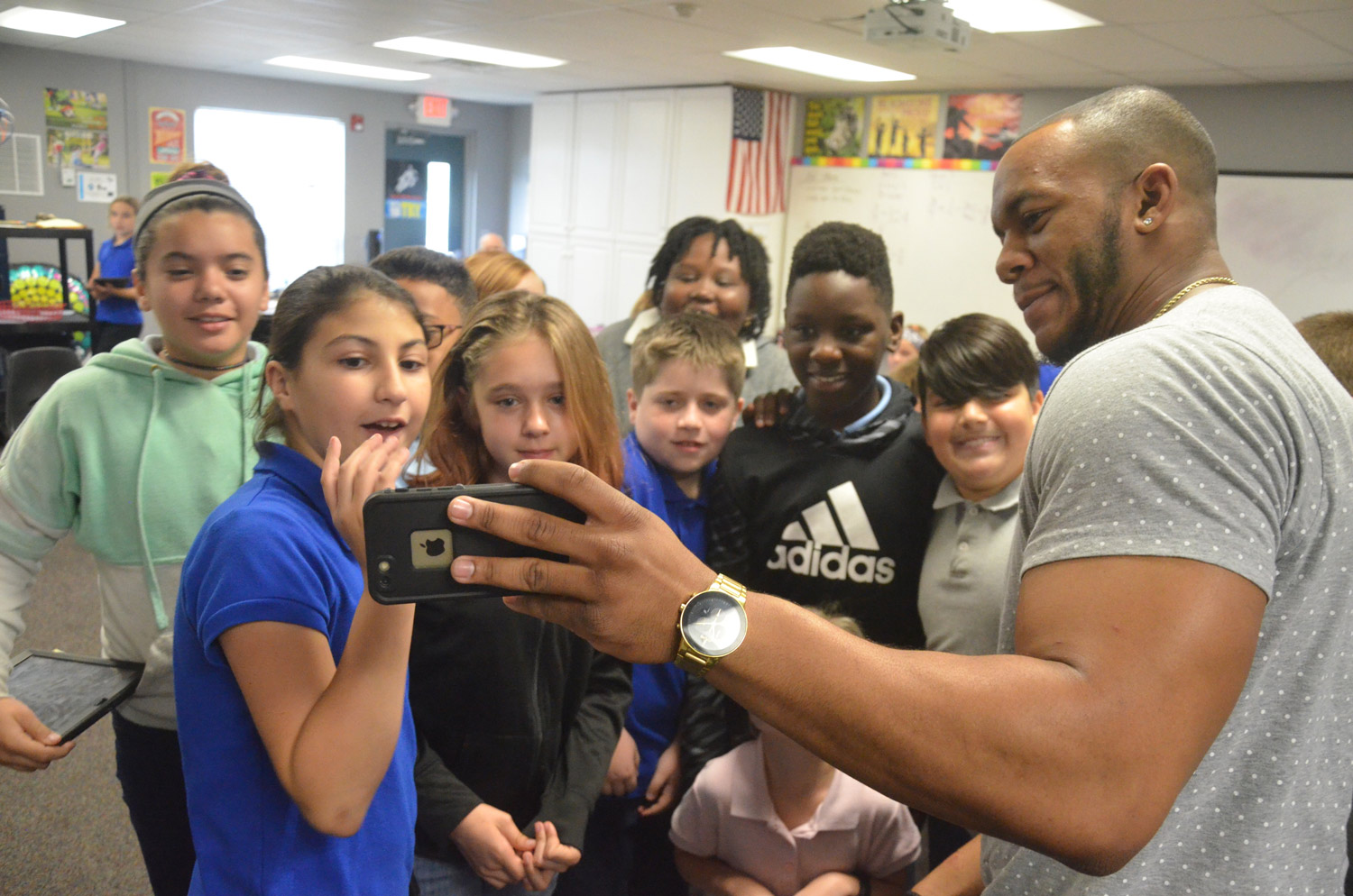 His reading of Ellington over, mixed martial arts competitor Davaughn Brown showed fifth graders images of his latest fight. (© FlaglerLive)