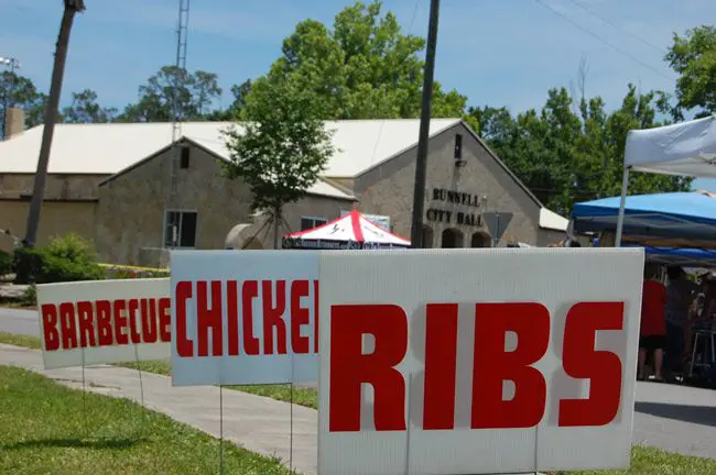 A different way to think of early voting: make a deal with yourself, go vote, then choose between barbecue, chicken or ribs. Anywhere. Just vote. (© FlaglerLive)