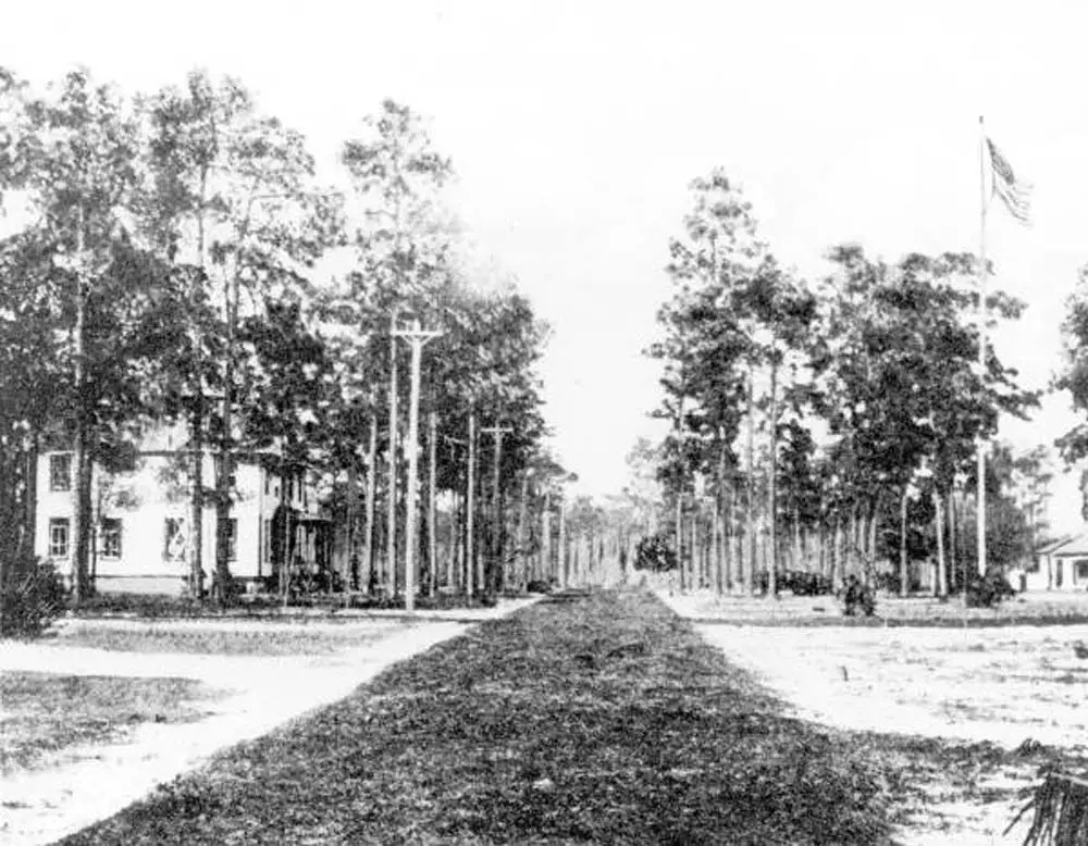 Hungerford School in Eatonville, Fla., around 1900. (Florida Memory)