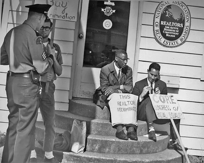A fair housing protest in 1964 Seattle. (Wikemedia Commons)