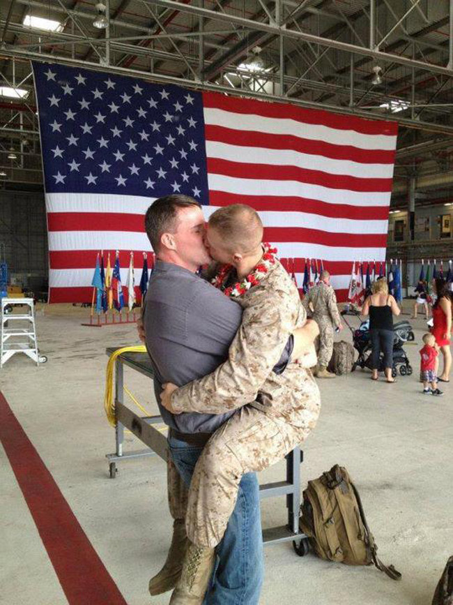 gay marines kissing homecoming picture hawaii