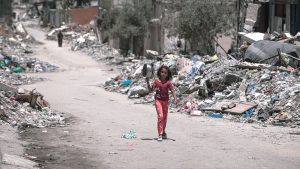 A Gaza girl in search of food. (Wikimedia Commons)