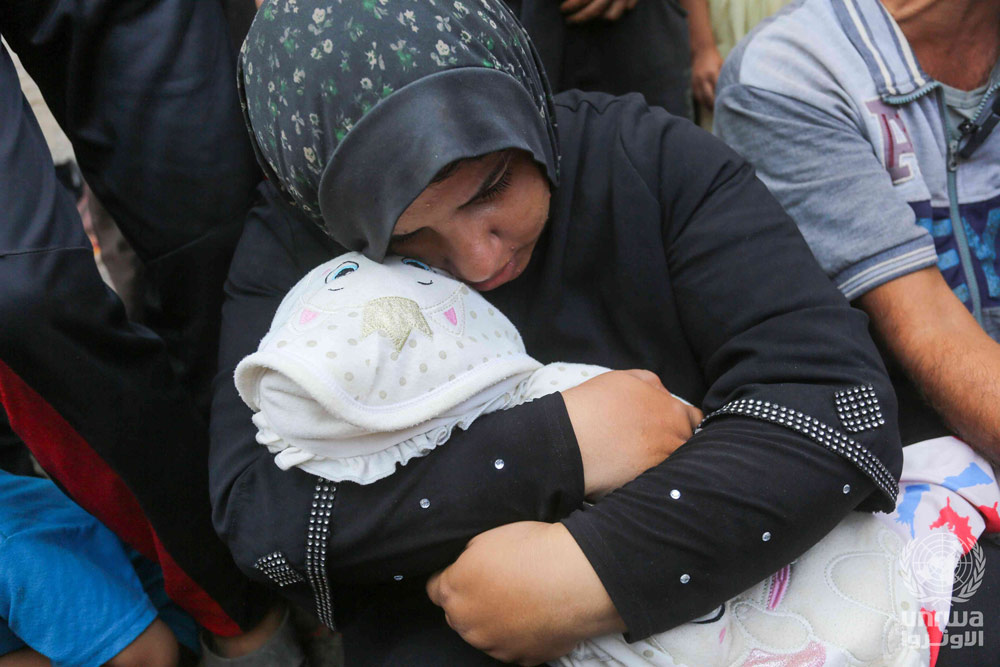 A mother cries for her 4-year-old daughter, who lost her life due to malnutrition and lack of treatment due to the war on Gaza. (Wikimedia Commons)