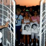 Fans crowd the gates of Graceland on the 10th Anniversary of Elvis Presley’s death on Aug. 16, 1987.