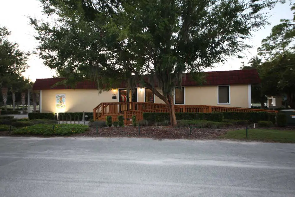 The double-trailer at Palm Harbor Golf Club shelters the restaurant, the club's pro shop and shared bathrooms. (Palm Coast)