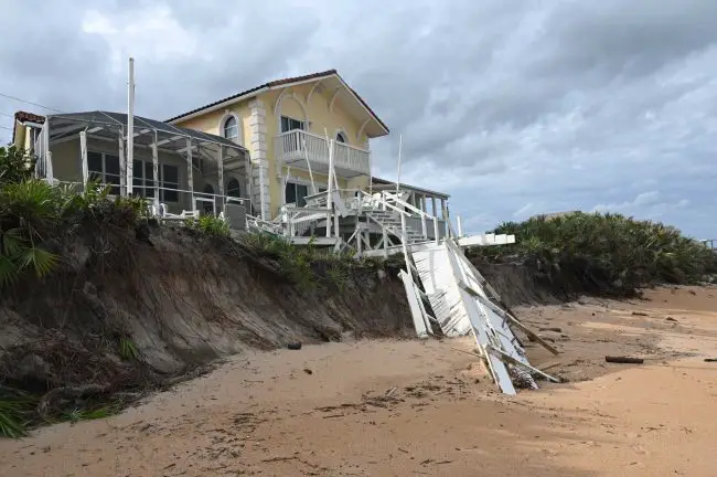 One of many houses in the Hammock, south of Varn Park, teetering on a cliff of sand. (© FlaglerLive)