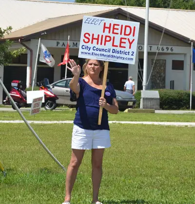 Heidi Shipley, soliciting votes four years ago along Old Kings Road, not far from the intersection where she has complained of beggars. The U.S. Supreme Court declared begging a form of speech protected like other forms of speech, such as campaigning at roadside. (© FlaglerLive)