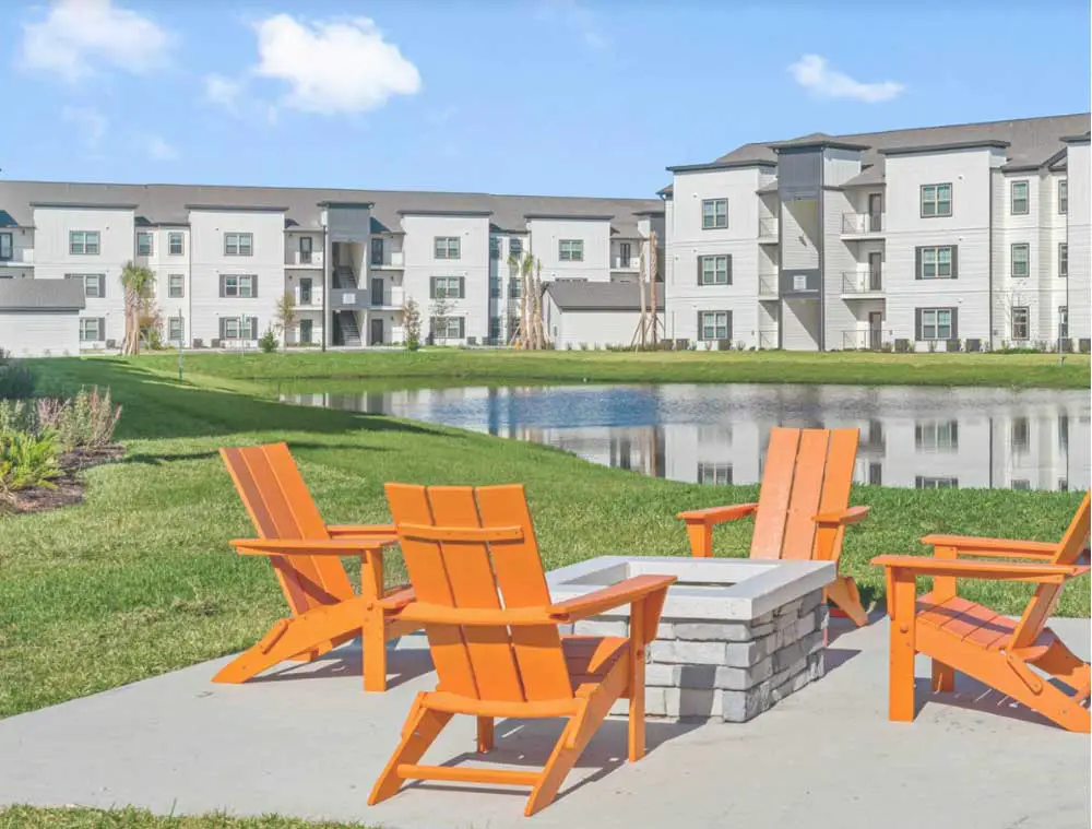 A rendering of what the HillPointe apartment complex will look like, with this view behind the buildings lining Town Center Boulevard. (HillPointe)