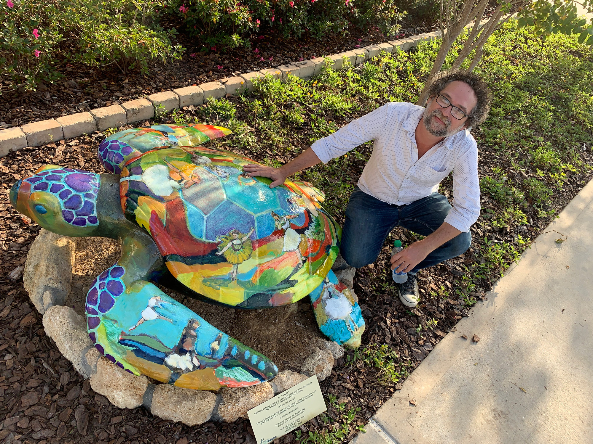 Palm Coast and Bunnell artist JJ Graham, owner of Salvo Art in Bunnell, with turtle a la degas (© FlaglerLive)