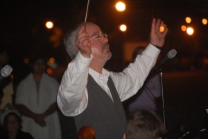 Jonathan May in his last Christmas performance at Palm Coast's Town Center, December 2009. Click on the image for larger view. (© FlaglerLive)