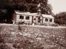 Students and teachers pose outside a National Freedmen’s Bureau school in Beaufort, S.C., in 1865.