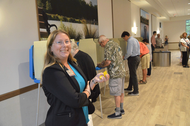Flagler County Elections Supervisor Kaiti Lenhart supervising a straw poll ahead of the 2018 election. (© FlaglerLive)