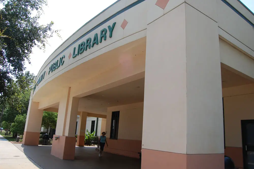 The Flagler County Pblic Library on Palm Coast Parkway had been offering curbside service until today. (© FlaglerLive)