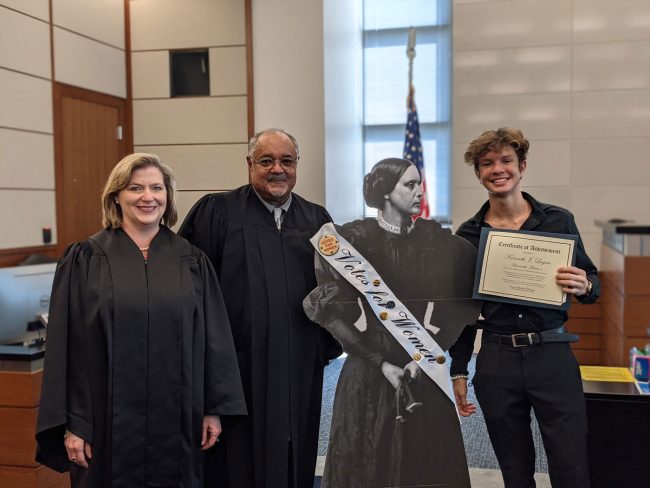 Kenny Logan with Judges Morales and Davis. (Allison Elledge)