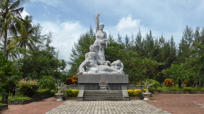 Monument of the Mỹ Lai massacre in Sơn Mỹ, Vietnam. (Wikimedia Commons)