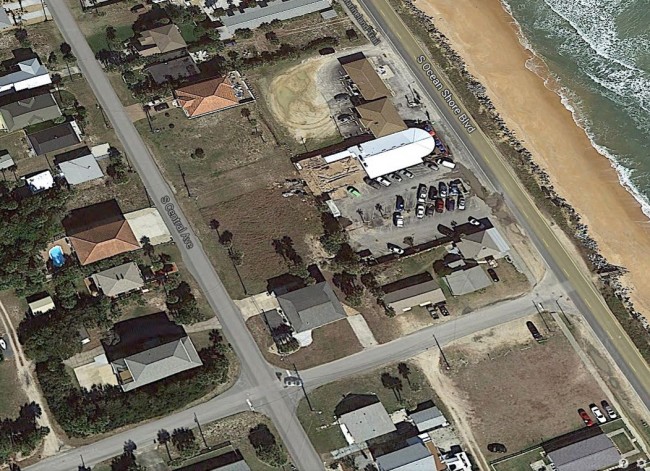 The lot at the heart of the controversy is the vacant space near the center of the image, along South Central Avenue, behind Oceanside Grill, which fronts on State Road A1A. Click on the image for larger view. 