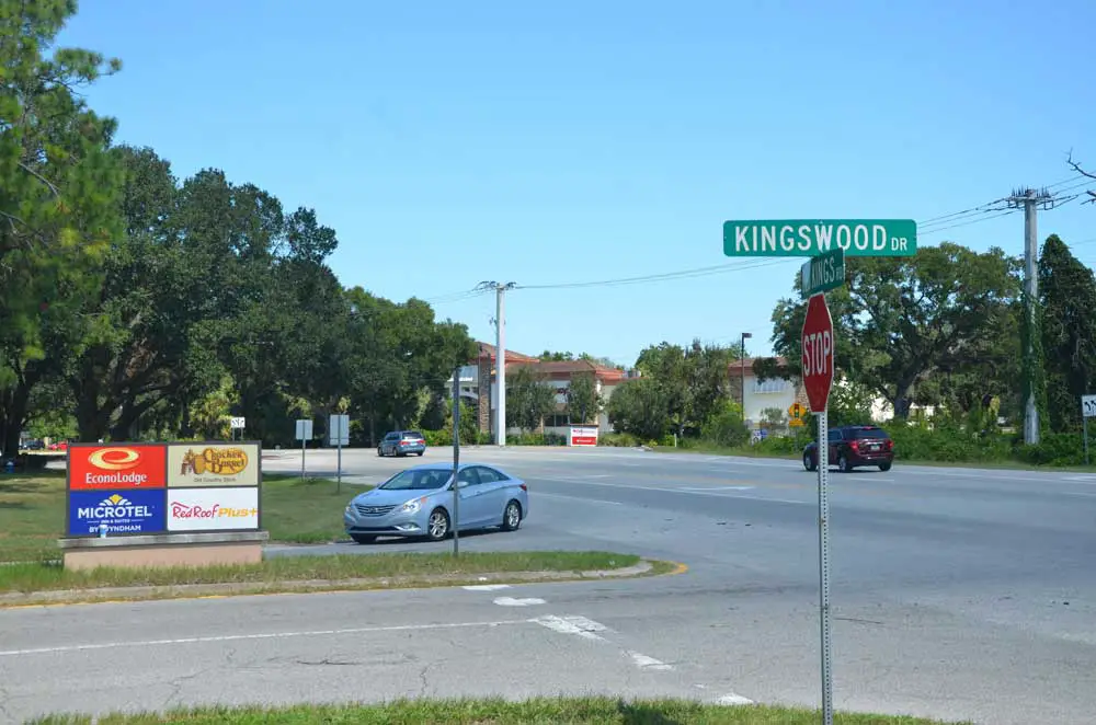 Traffic often backs up south of Old Kings Road's intersection with Palm Coast Parkway, as it does for traffic on the north side of the Parkway as well. (© FlaglerLive)