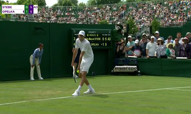 Reilly Opelka on his way to winning his first Wimbledon en's draw match today. He faces Stan Wawrinka in the second round. 