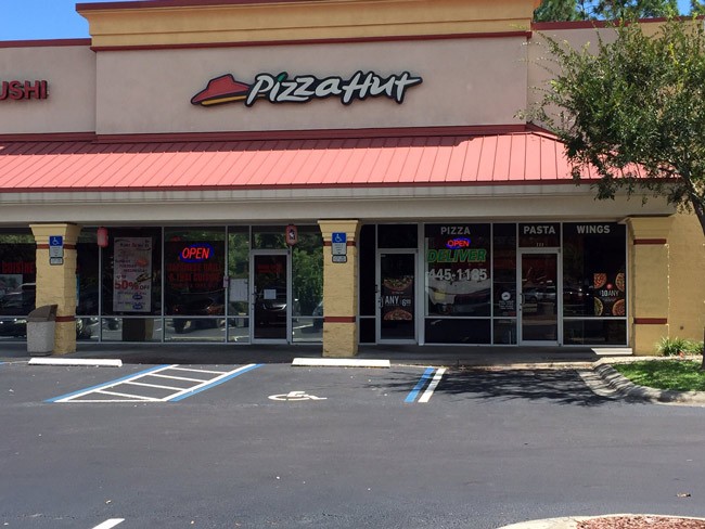 The Pizza Hut on Palm Coast Parkway. (© FlaglerLive)