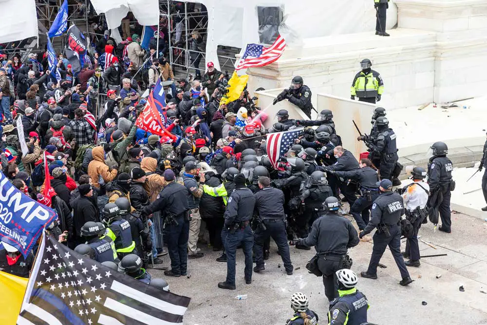 Pro-Trump protesters and police clash on Jan. 6, 2021, at the U.S. Capitol. Lev Radin/Pacific Press/LightRocket via Getty Images)