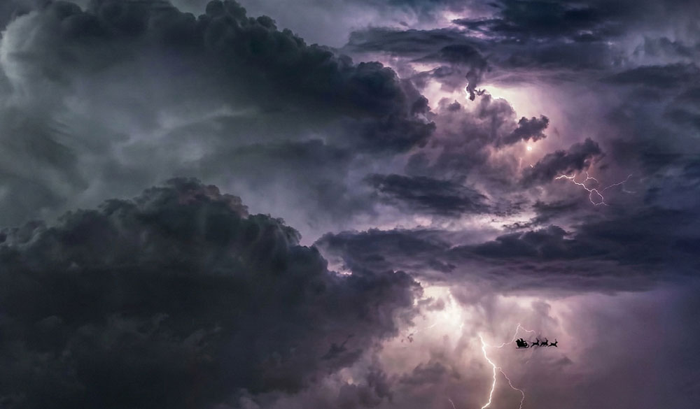 Santa v. Poseidon earlier today. (© FlaglerLive/Gemini)