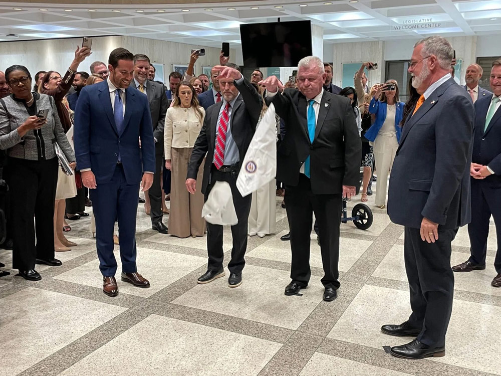 House Speaker Daniel Perez (left) and Senate President Ben Albritton (right) took part in a traditional hanky-drop ceremony marking the end of the legislative session. (Tom Urban/NSF)