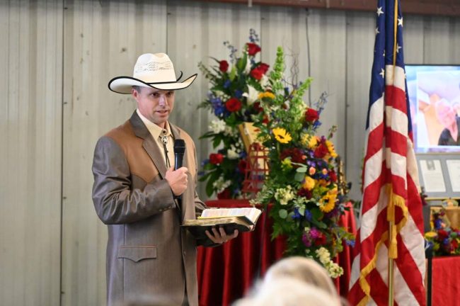 Charles "Skeeter" Cowart, saying a prayer and remembering Sisco Deen, a friend. (© FlaglerLive)