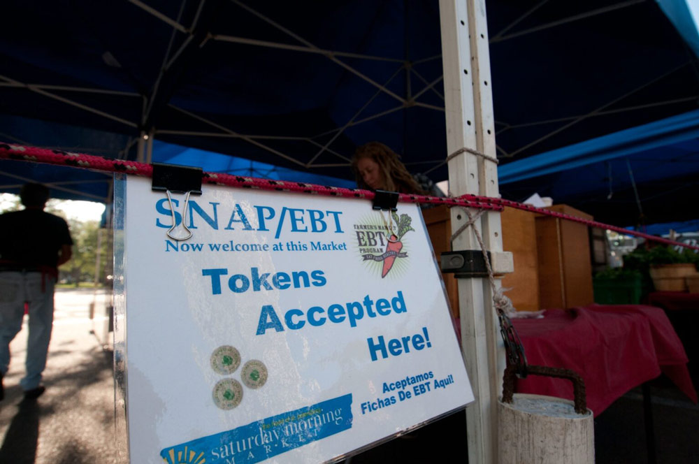 t a farm market in St. Petersburg, Florida, SNAP recipients were able to use their Electronic Benefits Transfer cards for food. (Photo by Lance Cheung/USDA).