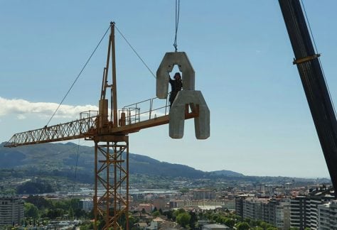A construction worker in Spain. (Unsplash)