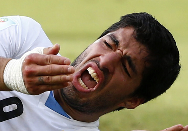 luis suarez biter biting cannibal