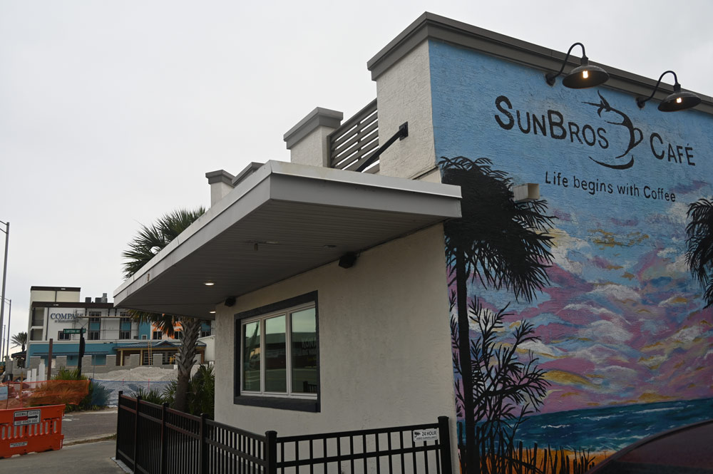 SunBros Café in this morning's drizzle. (© FlaglerLive)