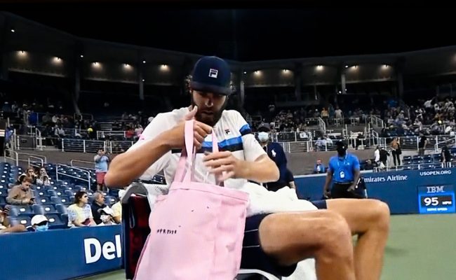 "Unapproved," read Opelka's offending tote bag after he was fined for having a too-large logo of a Belgian art gallery. (© FlaglerLive via ESPN)