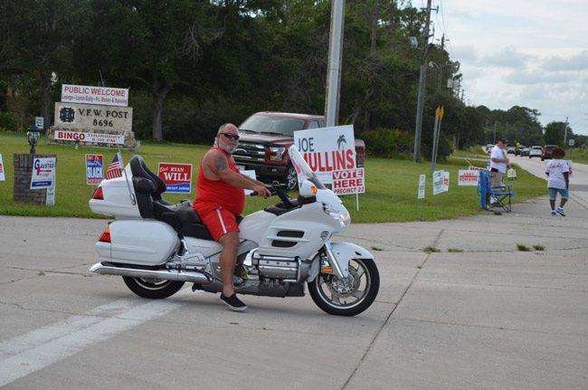 A voter pulling out of the VFW polling precinct late this afternoon on Old Kings Road in Palm Coast. (© FlaglerLive)